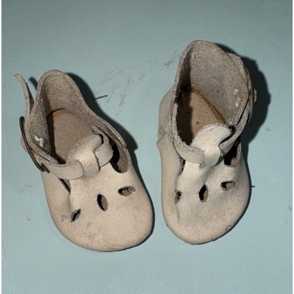 Vintage Ivory Leather T-Strap Doll Shoes  47mm (1 7/8) X 25mm (1”) Mary Jane